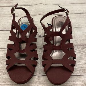 **Sale**Brand new wine/burgundy colored wedge